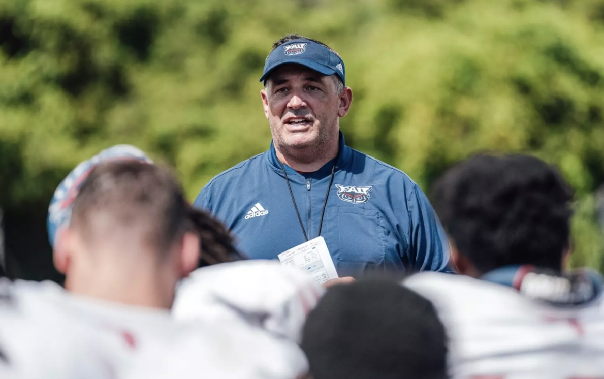 Roc Bellantoni speaking to FAU’s football team at practice.